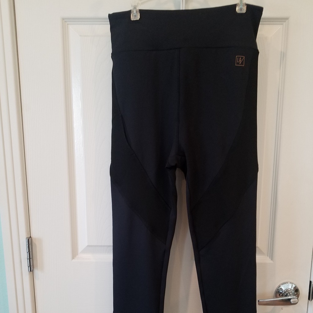 NWT Lime and Vine Blk leggins w/mesh cutouts sz. S